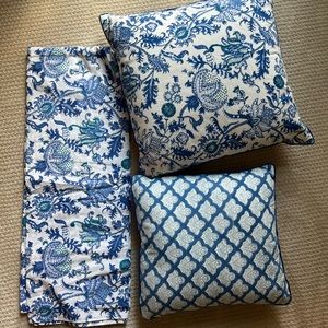 Roller Rabbit twin bedding bundle:Amanda duvet, Amanda pillow, Jemina pillow